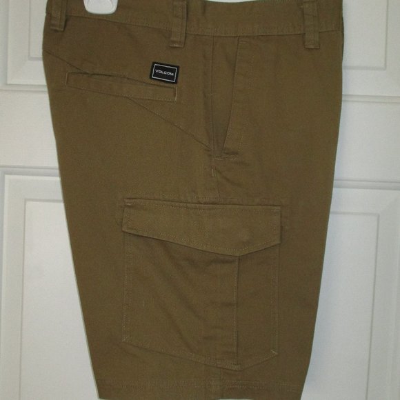 Volcom Young Mens Flat Front Brown Cotton/Poly Cargo Short Pant NWOT - Size 30W* - Picture 1 of 3